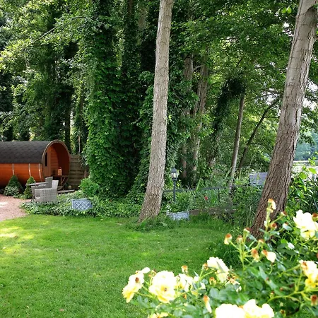 Ferienhaeuschen Am 펜션 베슈텐지